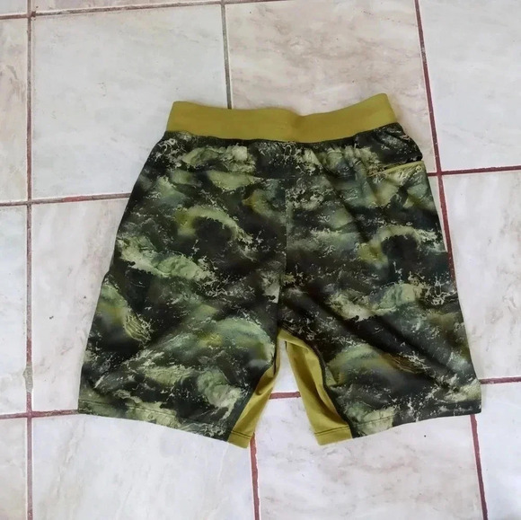 Lululemon Camo Green T.H.E. Linerless Shorts Men's Small - Picture 2 of 9